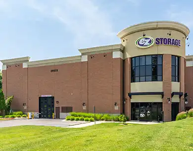 Self Storage Units in Southfield, MI, at 24625 Evergreen Road