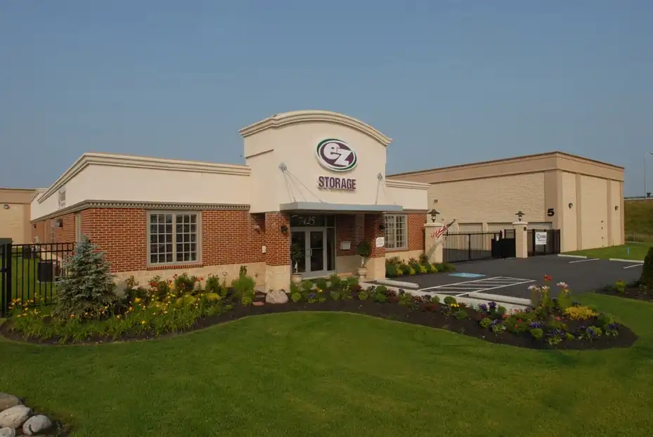 exterior view of EZ Storage facility in Philadelphia 