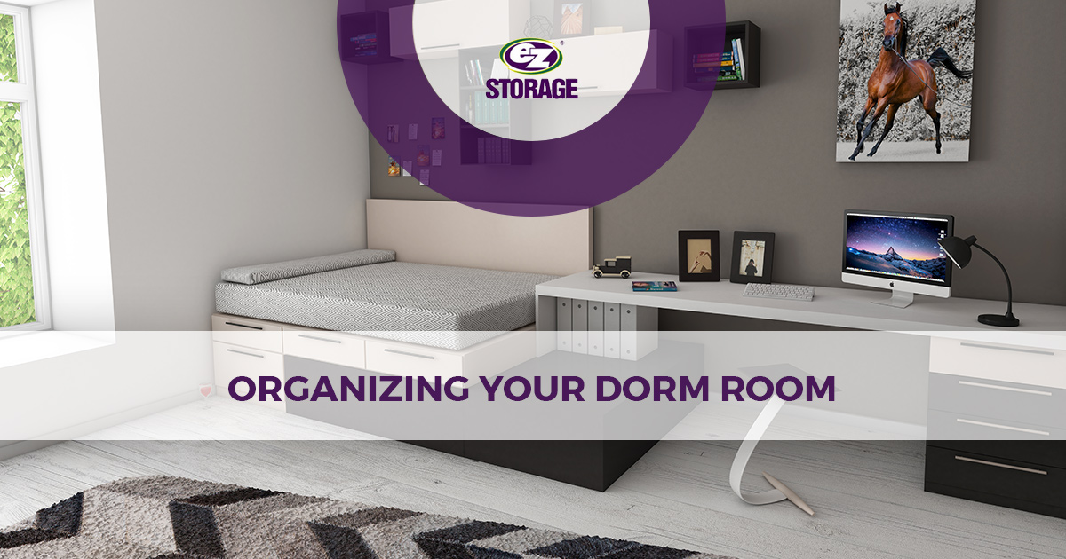 Organized bedroom wiith student desk and text "Organize your dorm room"